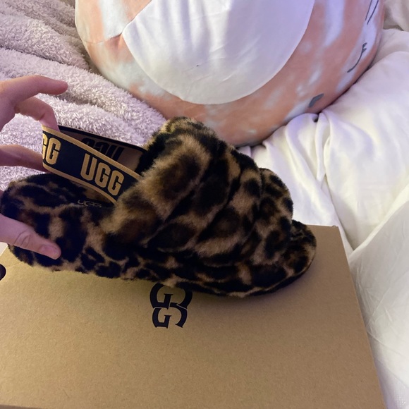 UGG women’s fluff yeah slides in cheetah print - Picture 1 of 2